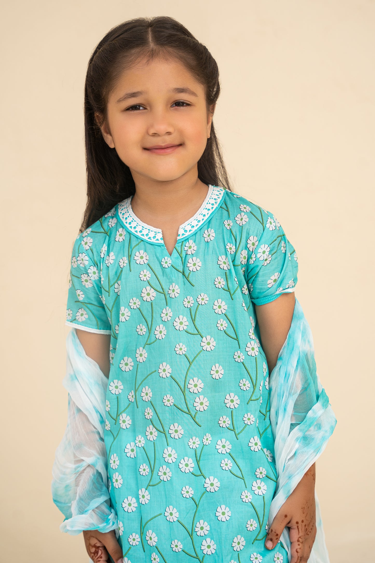 4 - piece Kameez Suit with Dupatta and Batwa. G10457
