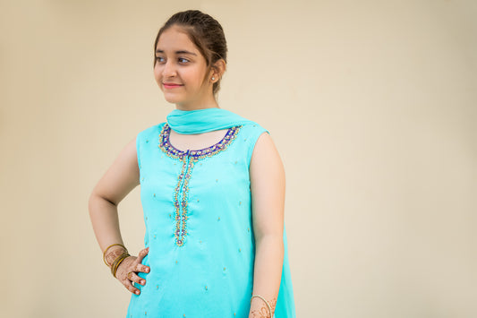4 - piece Hand Embroidered Kameez Suit with Dupatta and Batwa. G10446