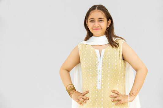4 - piece Kameez Suit with Dupatta and Batwa. G10449