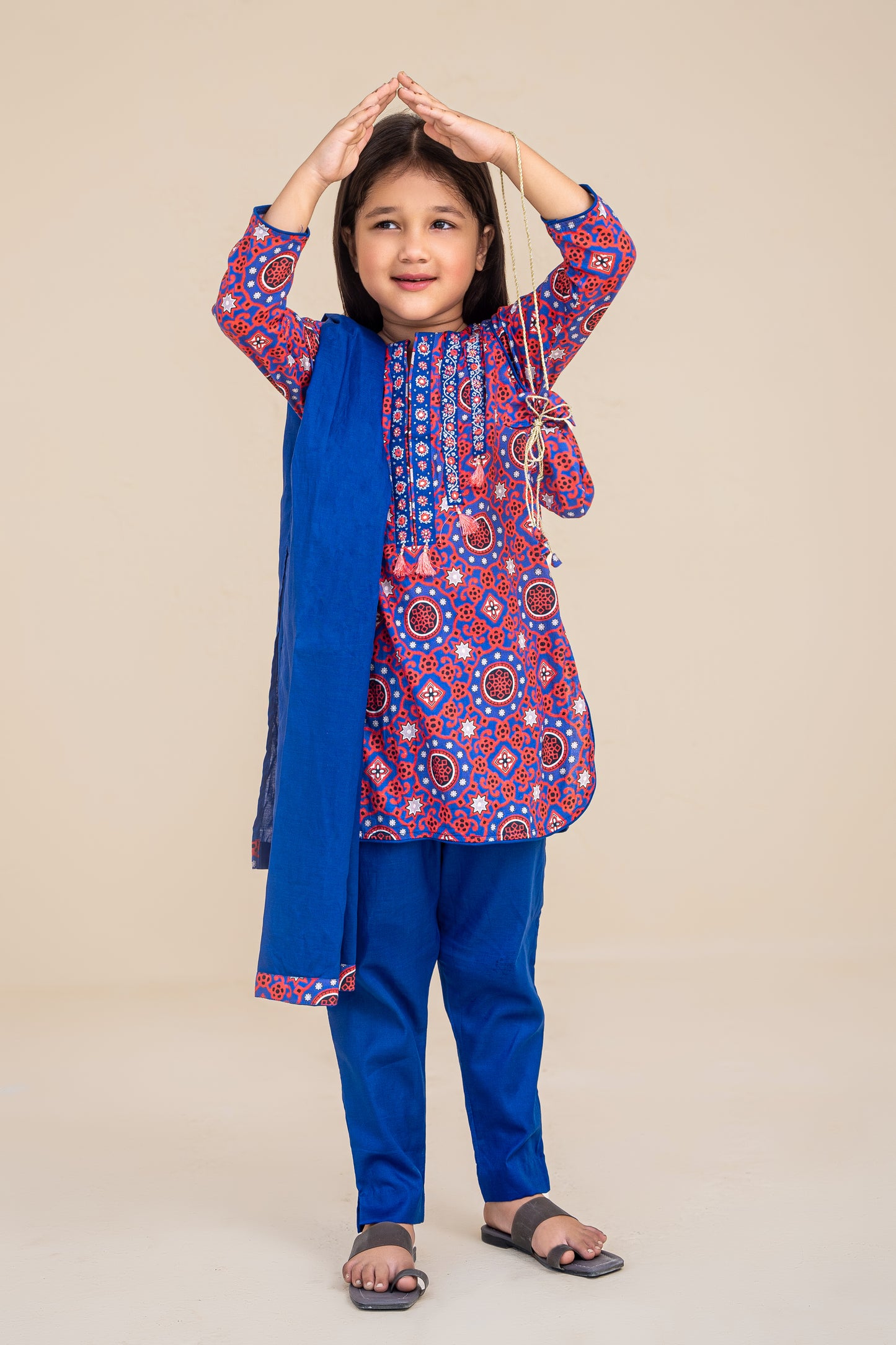 4 - piece Hand Embroidered Kameez Suit with Dupatta and Batwa. G10425- ROYAL BLUE