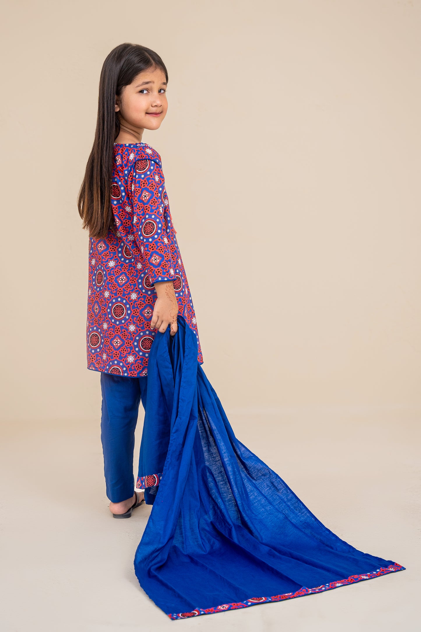 4 - piece Hand Embroidered Kameez Suit with Dupatta and Batwa. G10425- ROYAL BLUE