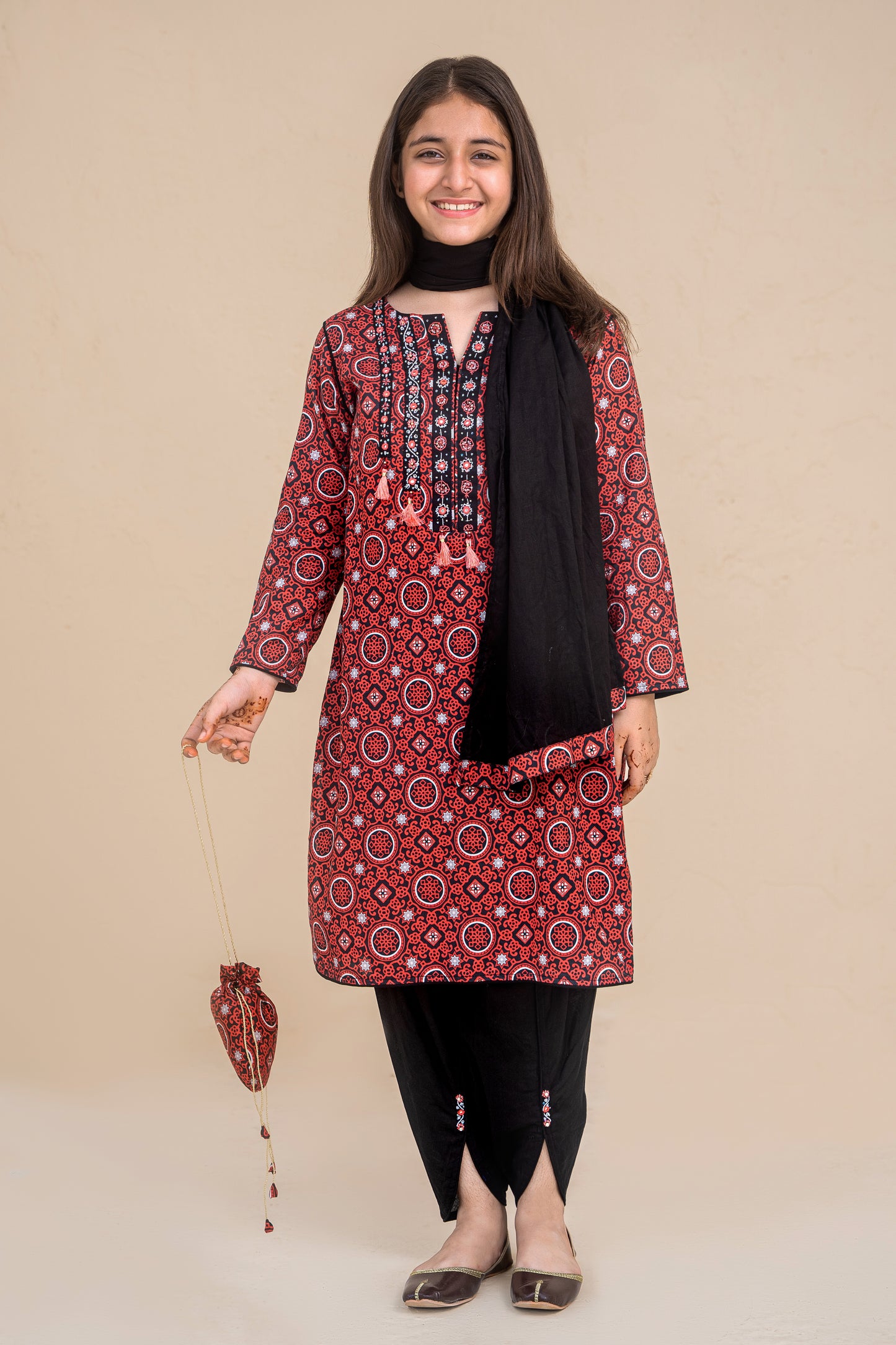 4 - piece Hand embroidered Kameez Suit with Dupatta and Batwa. G10418