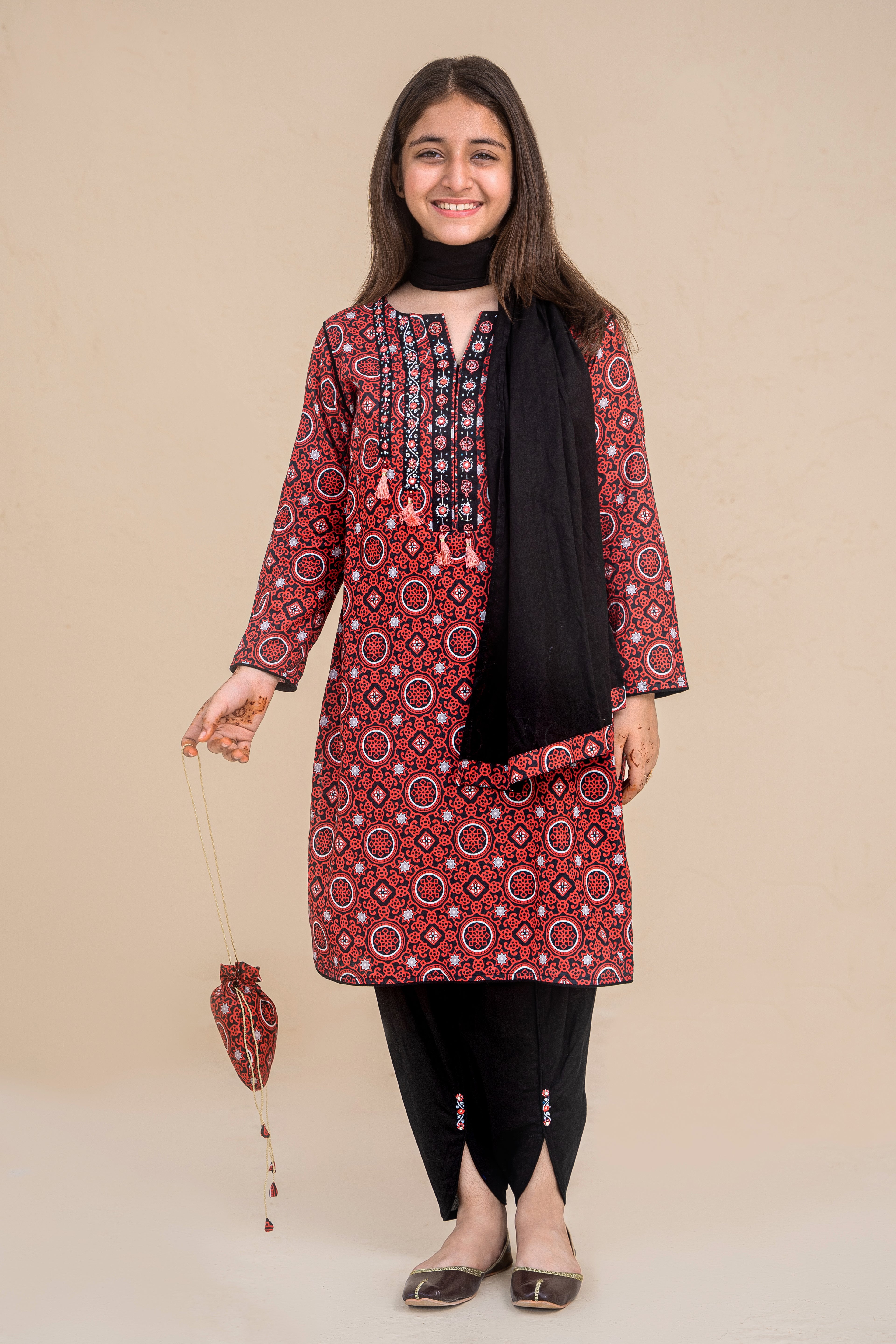 4 - piece Hand embroidered Kameez Suit with Dupatta and Batwa. G10425- BLACK