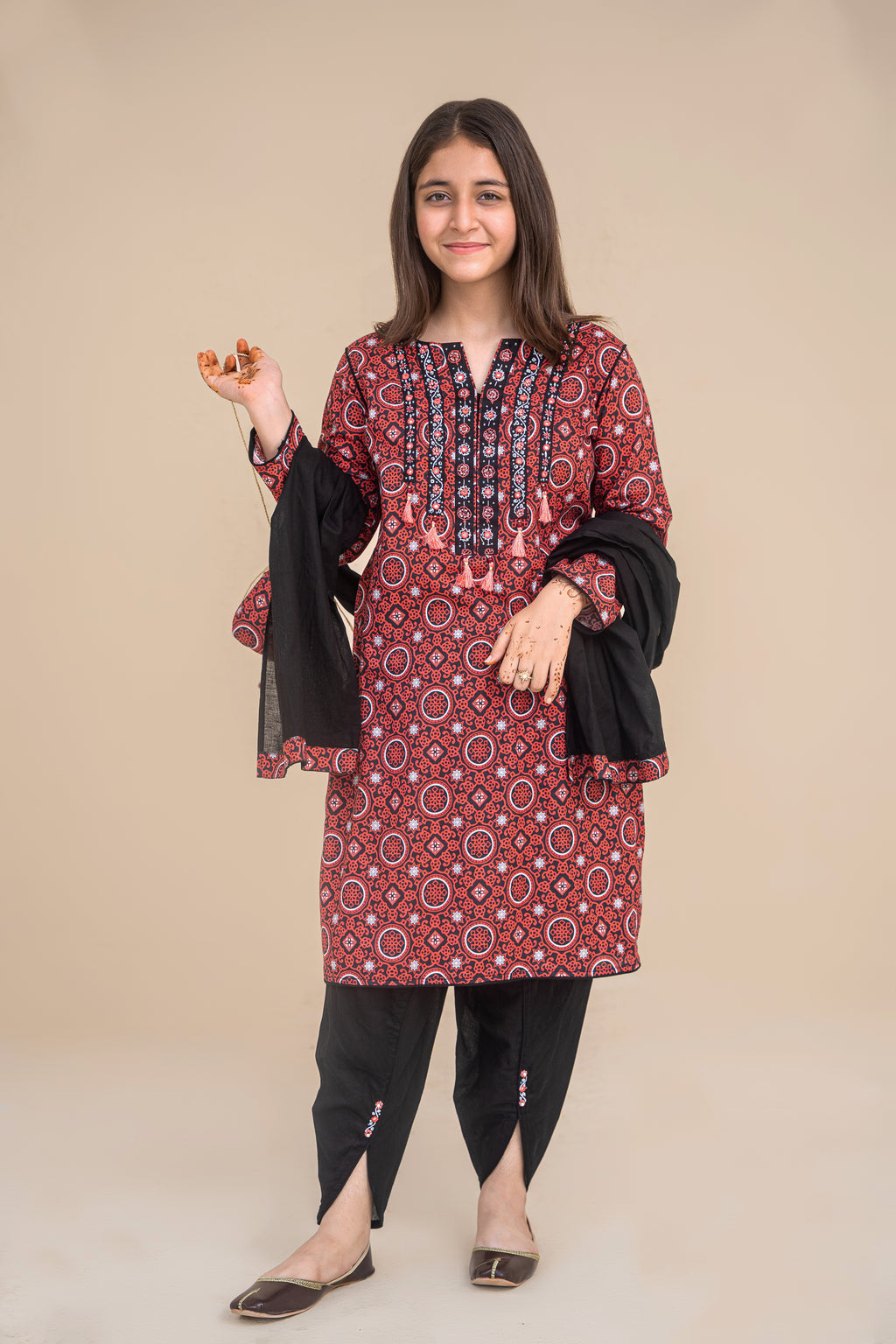 4 - piece Hand embroidered Kameez Suit with Dupatta and Batwa. G10425- BLACK