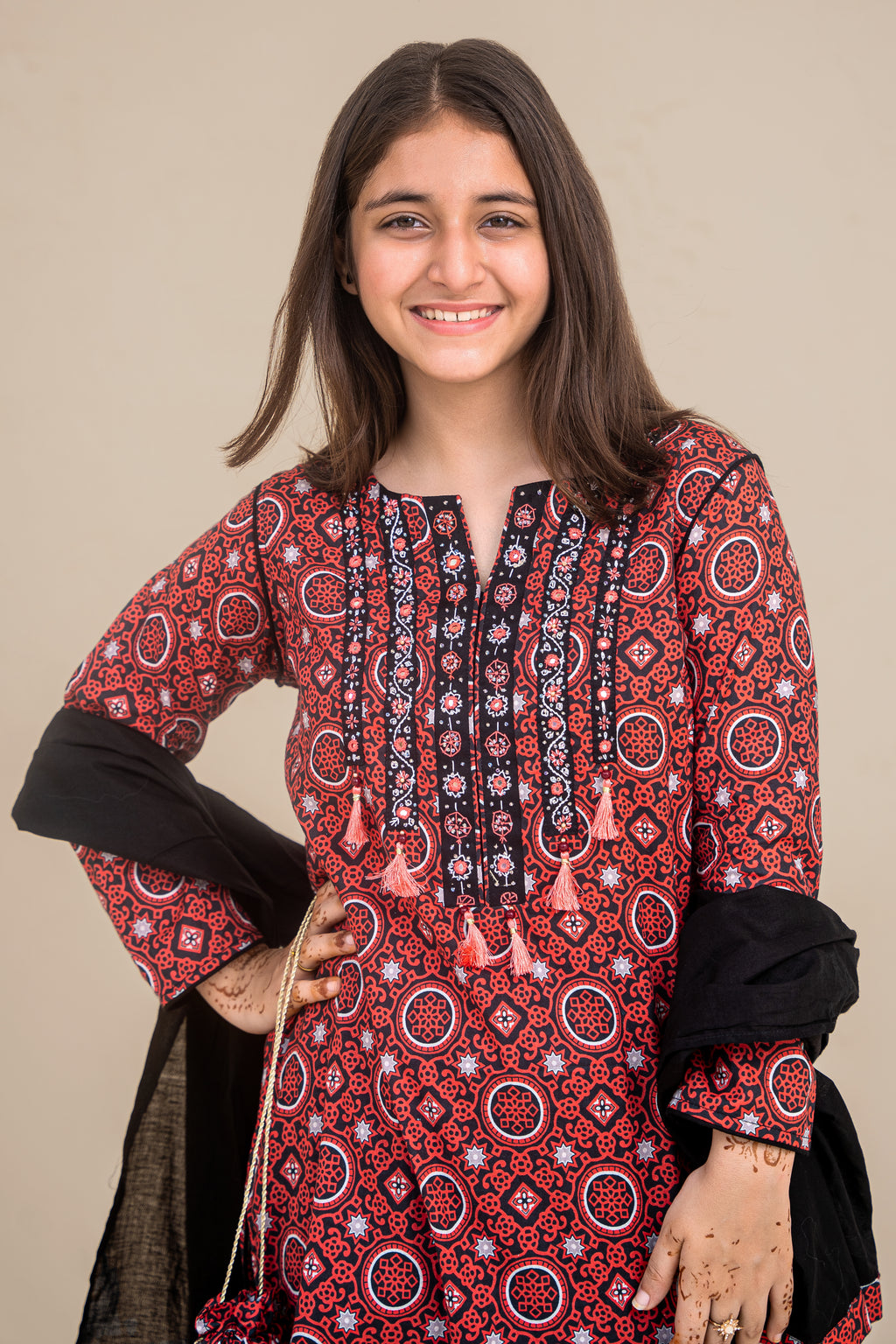 4 - piece Hand embroidered Kameez Suit with Dupatta and Batwa. G10425- BLACK