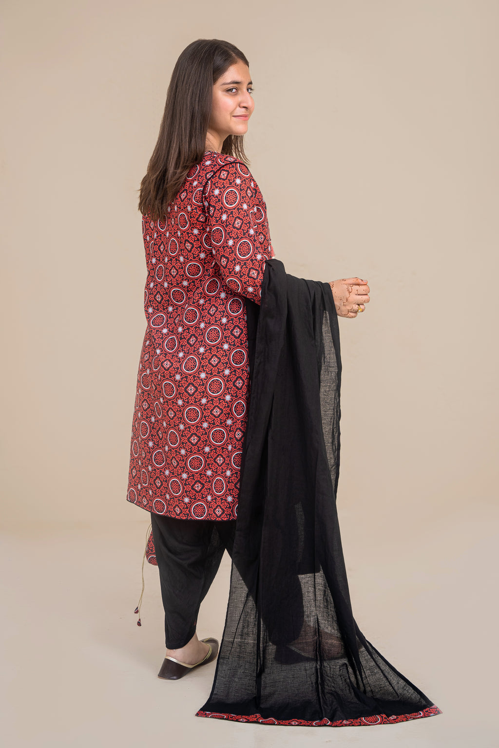 4 - piece Hand embroidered Kameez Suit with Dupatta and Batwa. G10425- BLACK