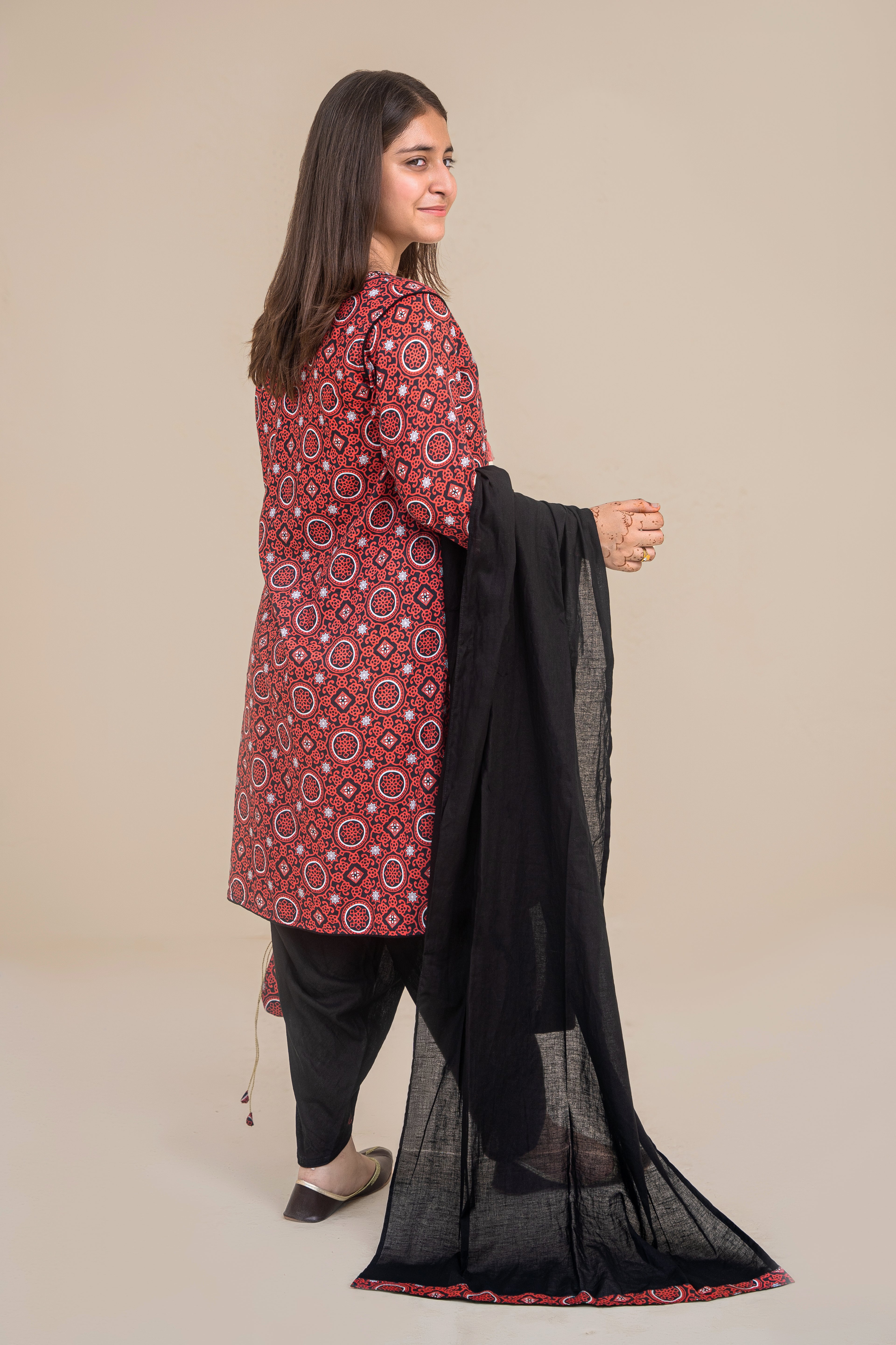 4 - piece Hand embroidered Kameez Suit with Dupatta and Batwa. G10425- BLACK