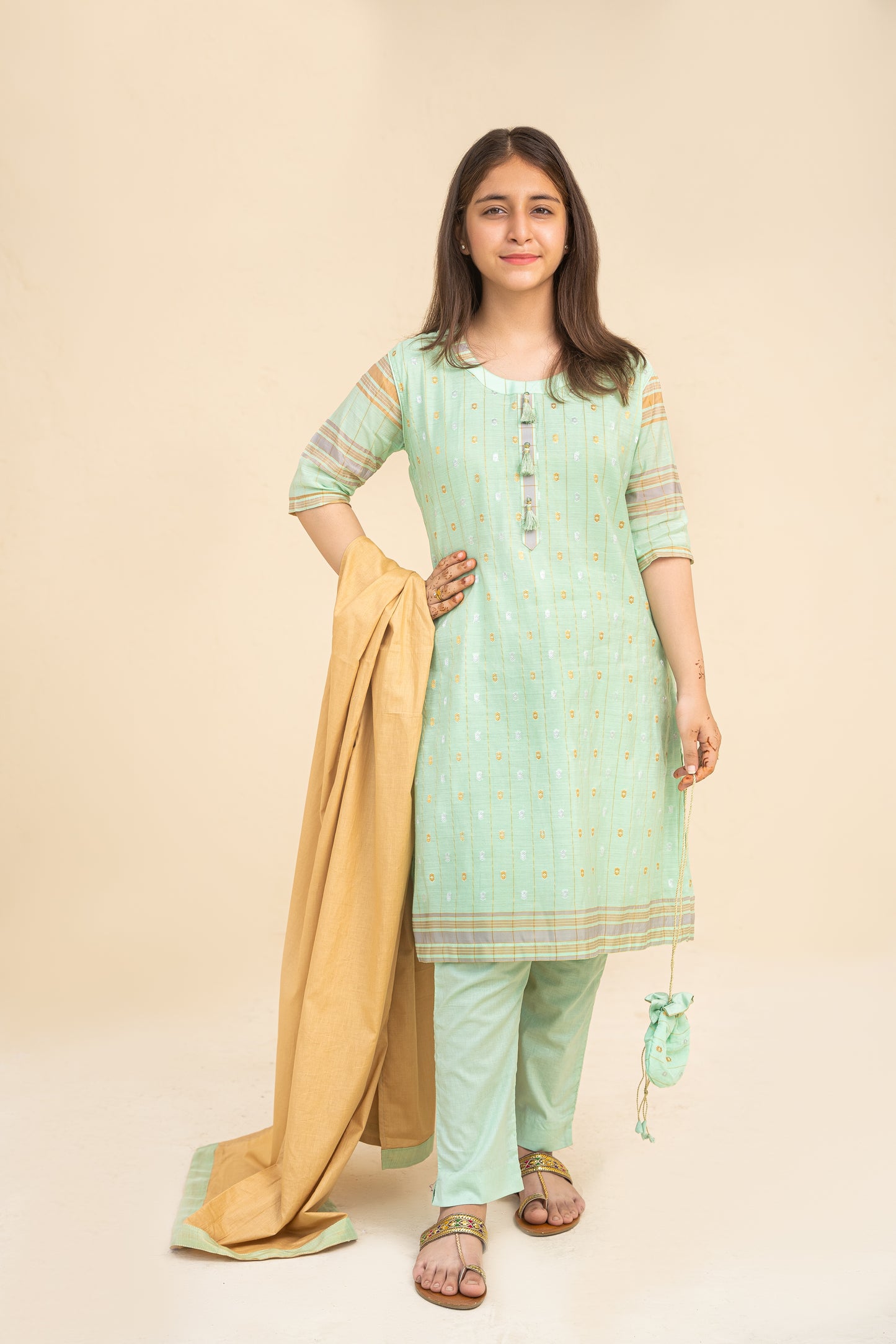 4 - piece Kameez Suit with Dupatta and Batwa. G10420