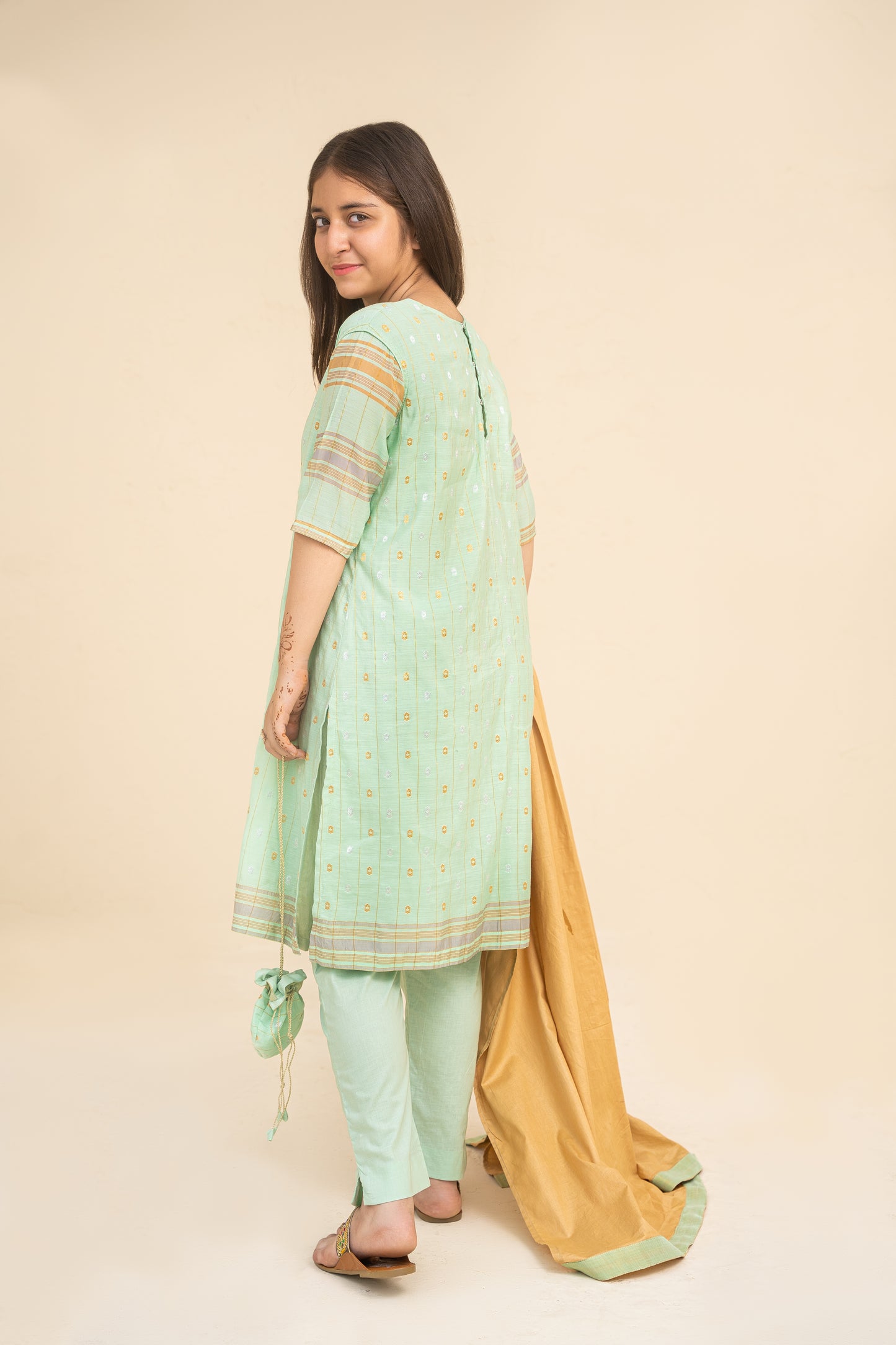 4 - piece Kameez Suit with Dupatta and Batwa. G10420