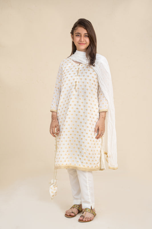 4 - piece Kameez Suit with Dupatta and Batwa. G10441