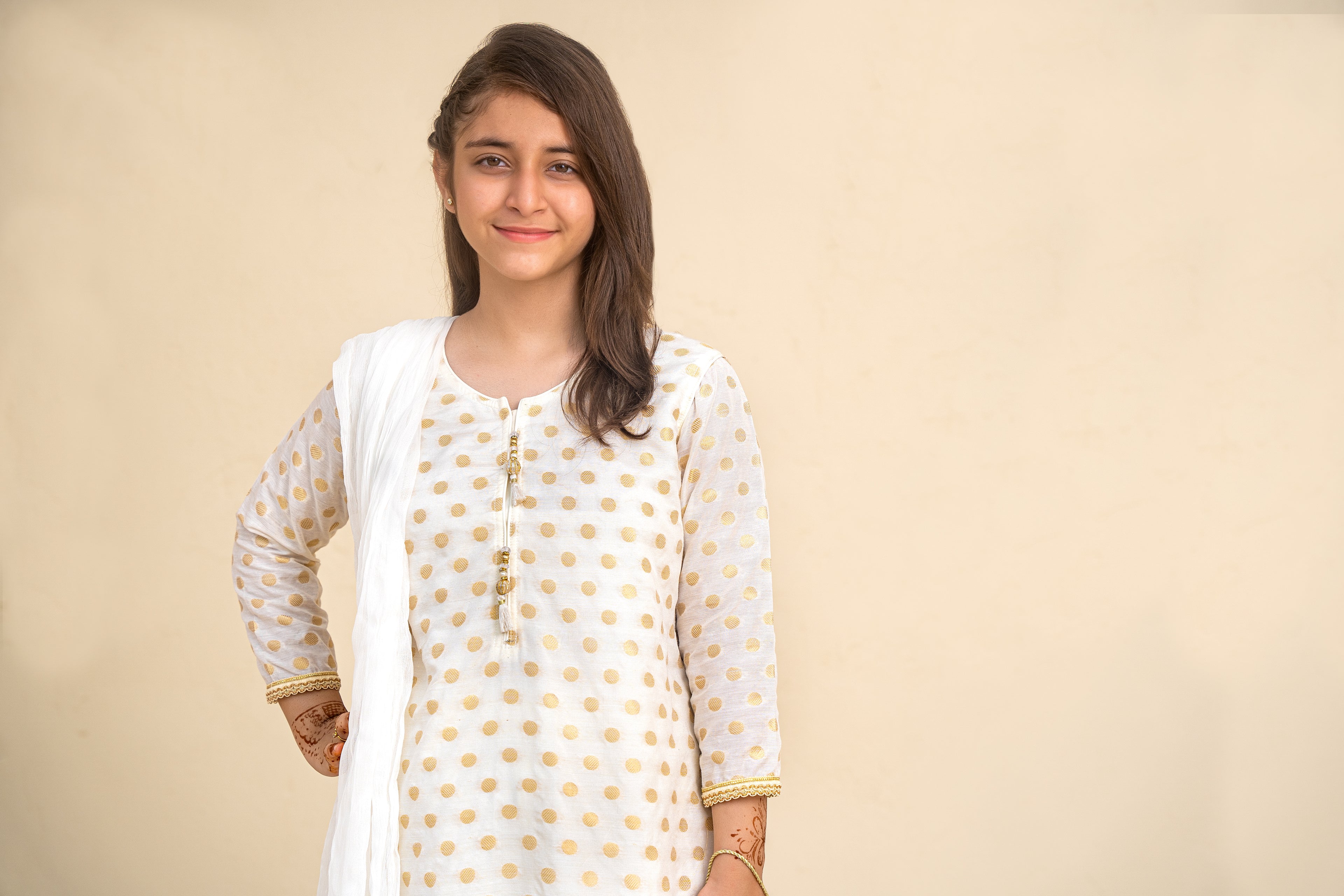 4 - piece Kameez Suit with Dupatta and Batwa. G10453