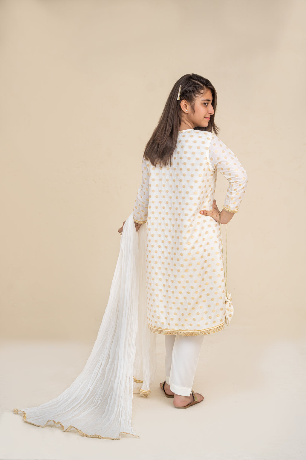 4 - piece Kameez Suit with Dupatta and Batwa. G10453