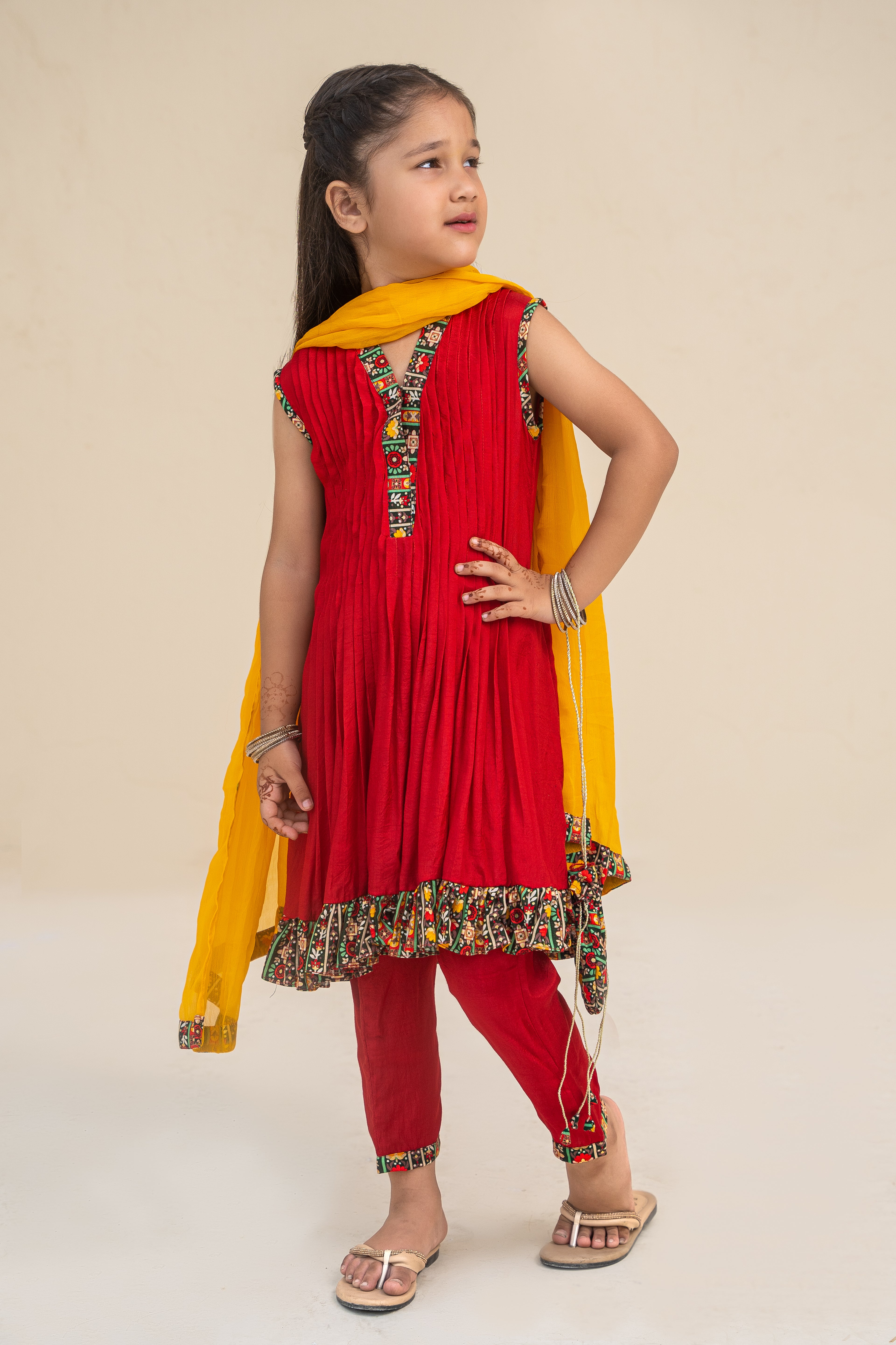 4 - piece Kameez Suit with Dupatta and Batwa.G10458