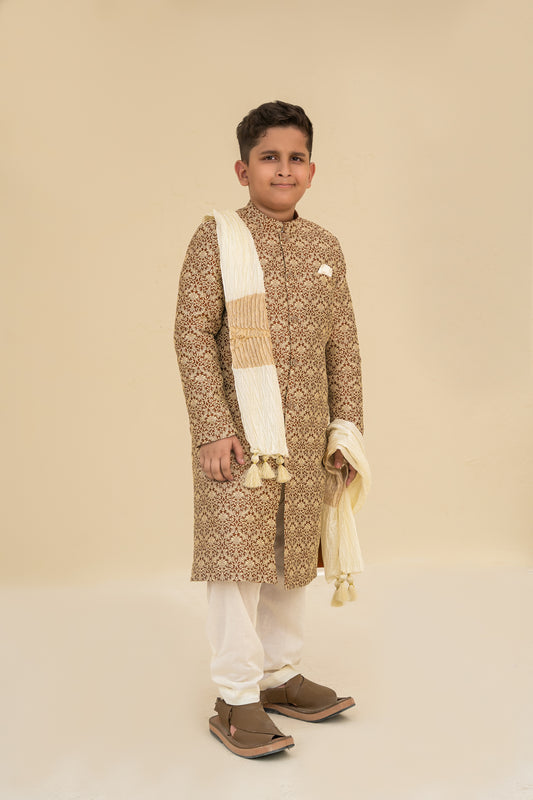 Green sherwani and pajama with stole.B4114