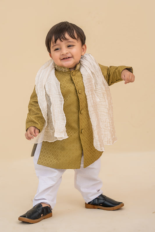 Green sherwani and pajama with stole.B4113