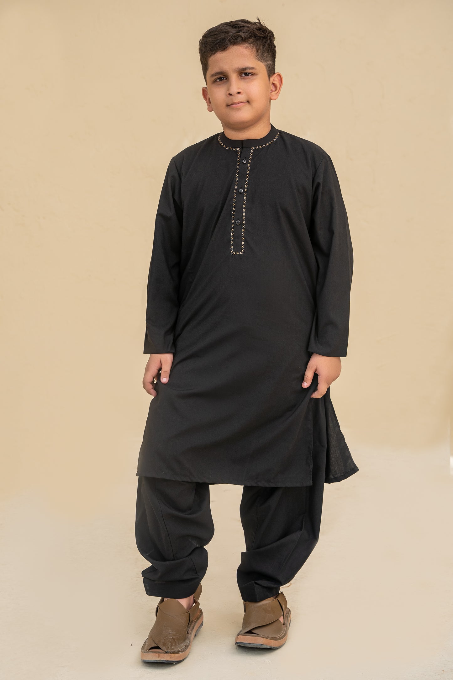 Black kurta and shalwar.B4008