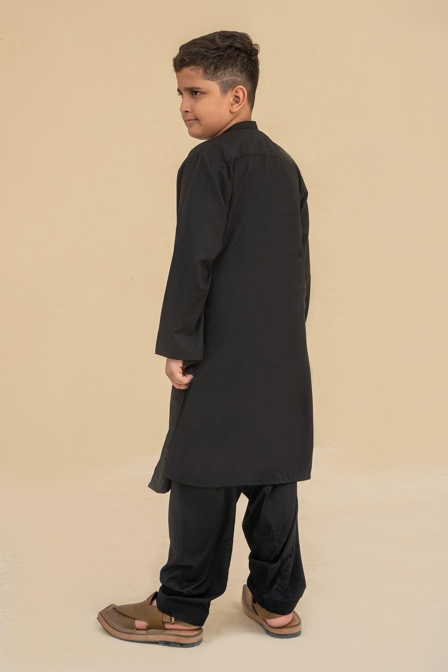 Black kurta and shalwar.B4008