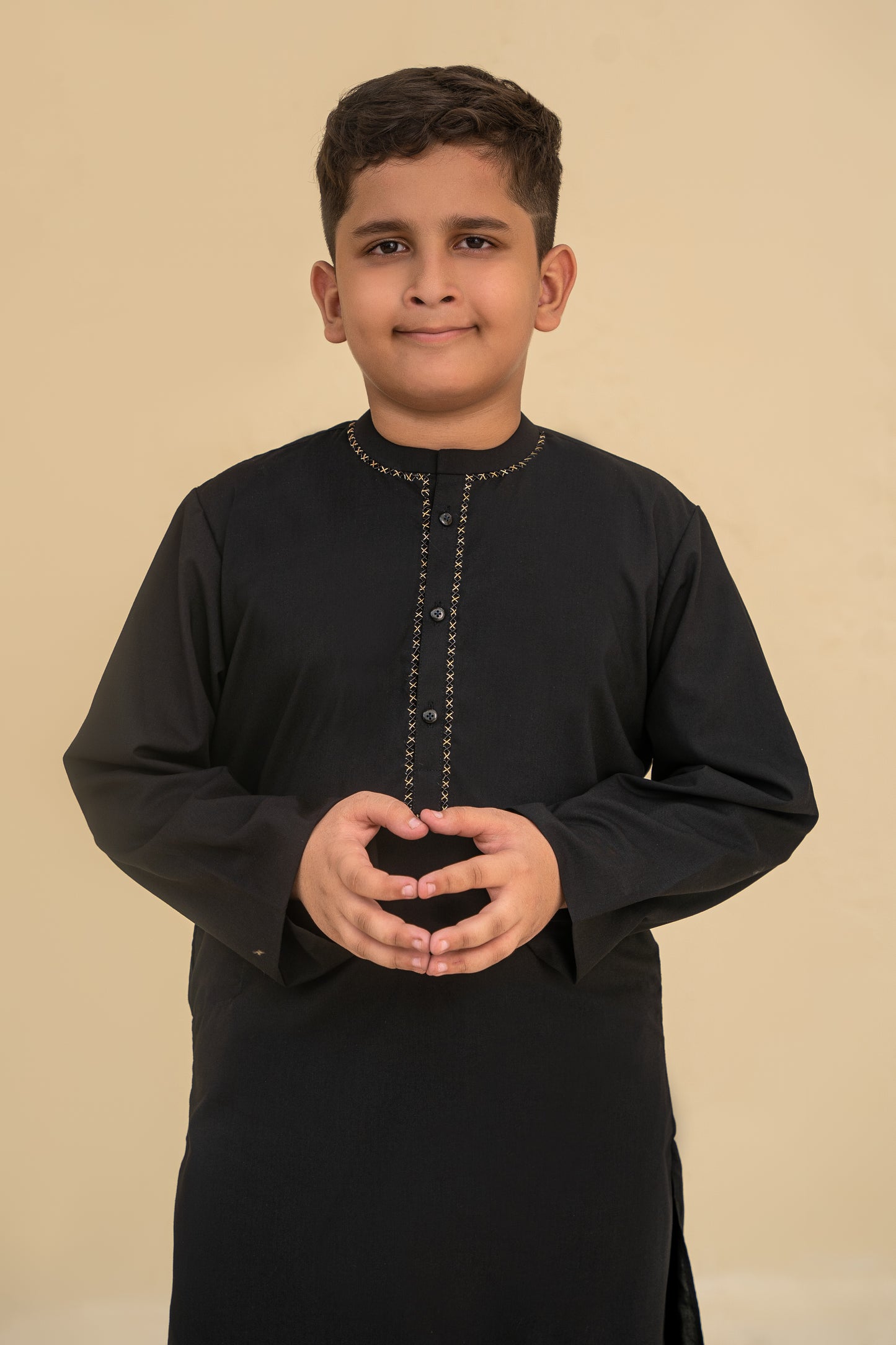 Black kurta and shalwar.B4008