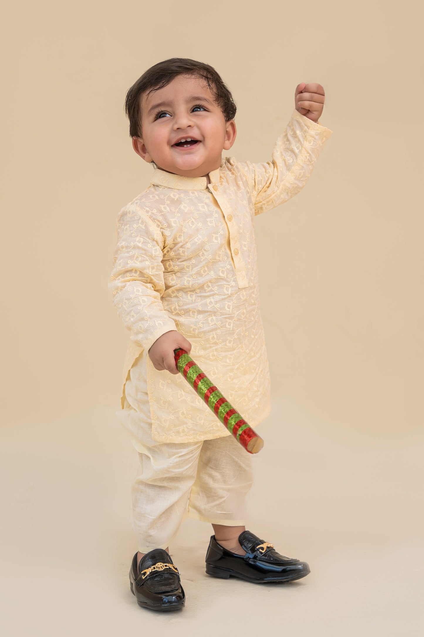 Cream color kurta shalwar.B4004