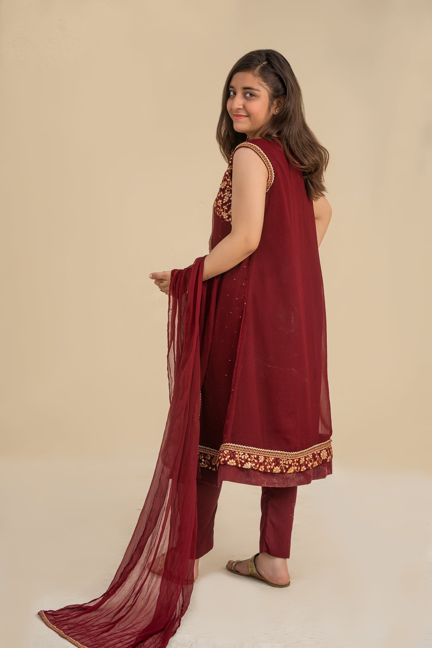 4 - piece Hand embroidered Kameez Suit with Dupatta and Batwa. G10417