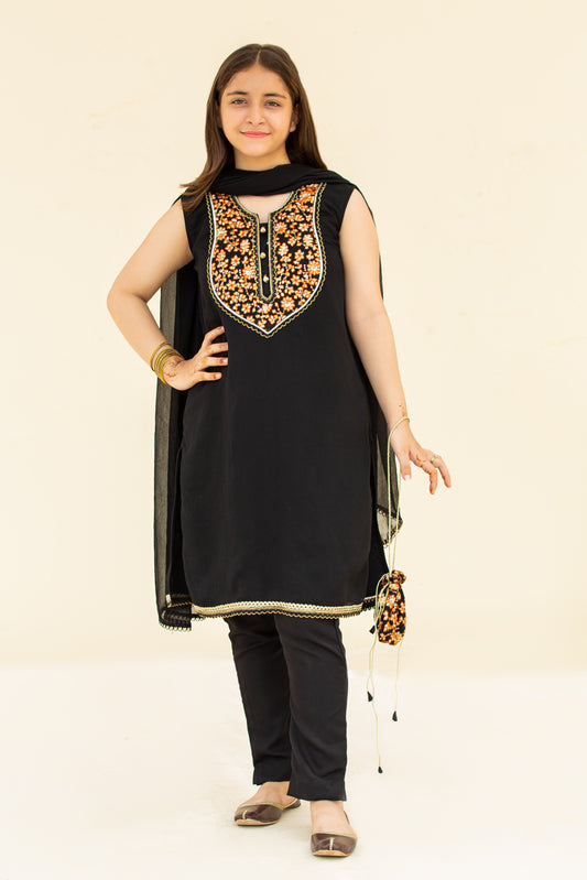 4 - piece Hand Embroidered Kameez Suit with Dupatta and Batwa. G10445