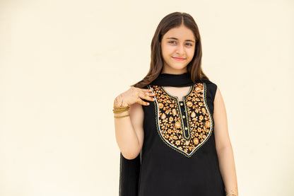4 - piece Hand Embroidered Kameez Suit with Dupatta and Batwa. G10445