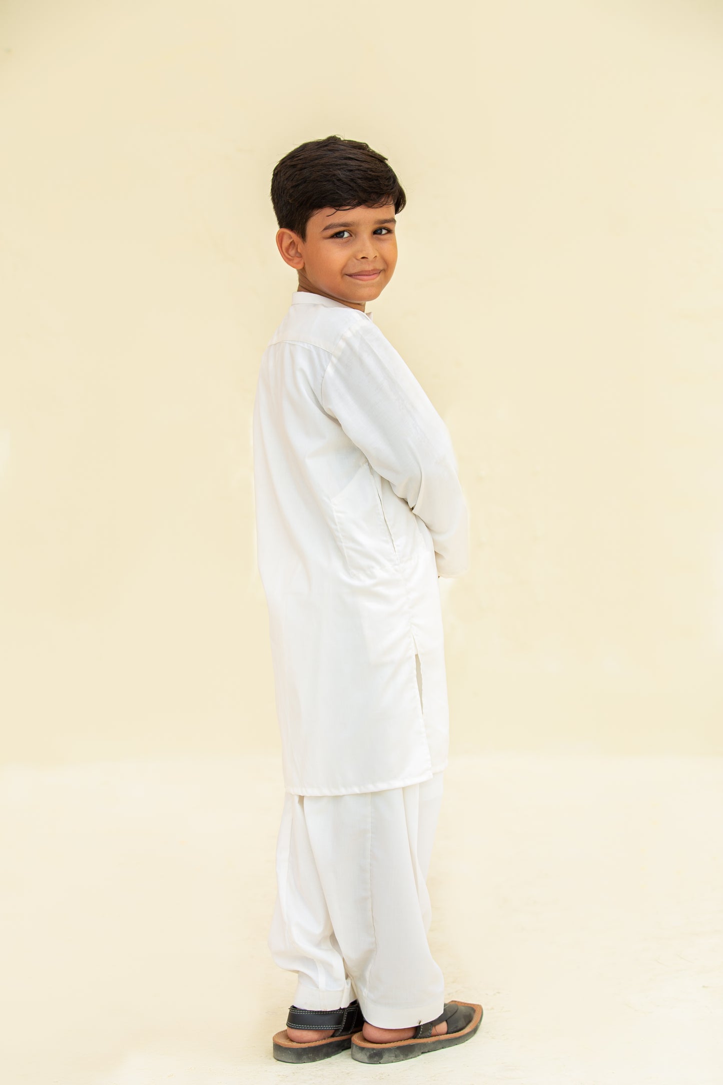 White kurta shalwar.B4006