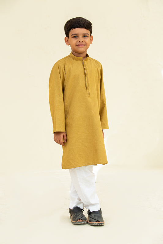 Dhani green kurta  shalwar. B3098